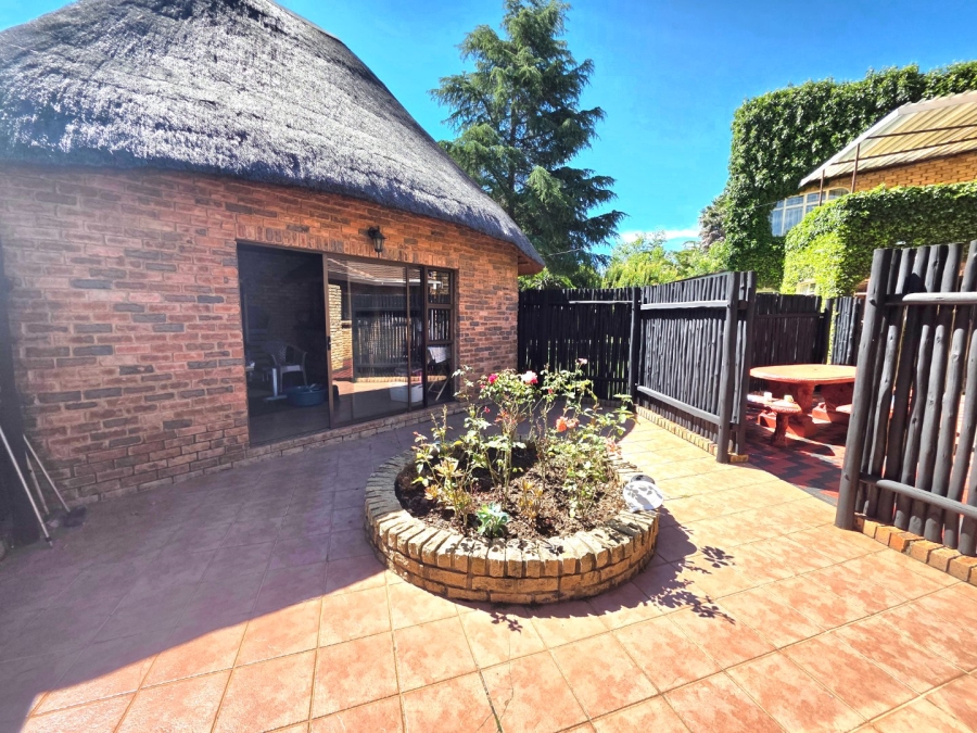 5 Bedroom Property for Sale in La Provance Free State